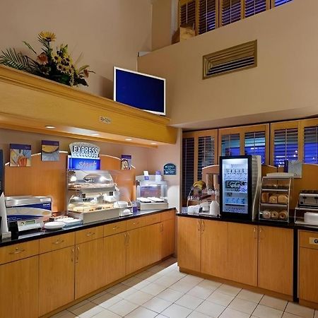 Holiday Inn Express Toronto East - Scarborough By Ihg Buitenkant foto