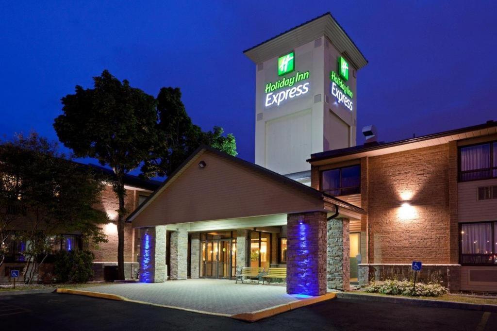 Holiday Inn Express Toronto East - Scarborough By Ihg Buitenkant foto