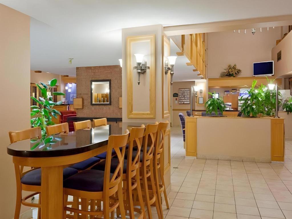 Holiday Inn Express Toronto East - Scarborough By Ihg Buitenkant foto
