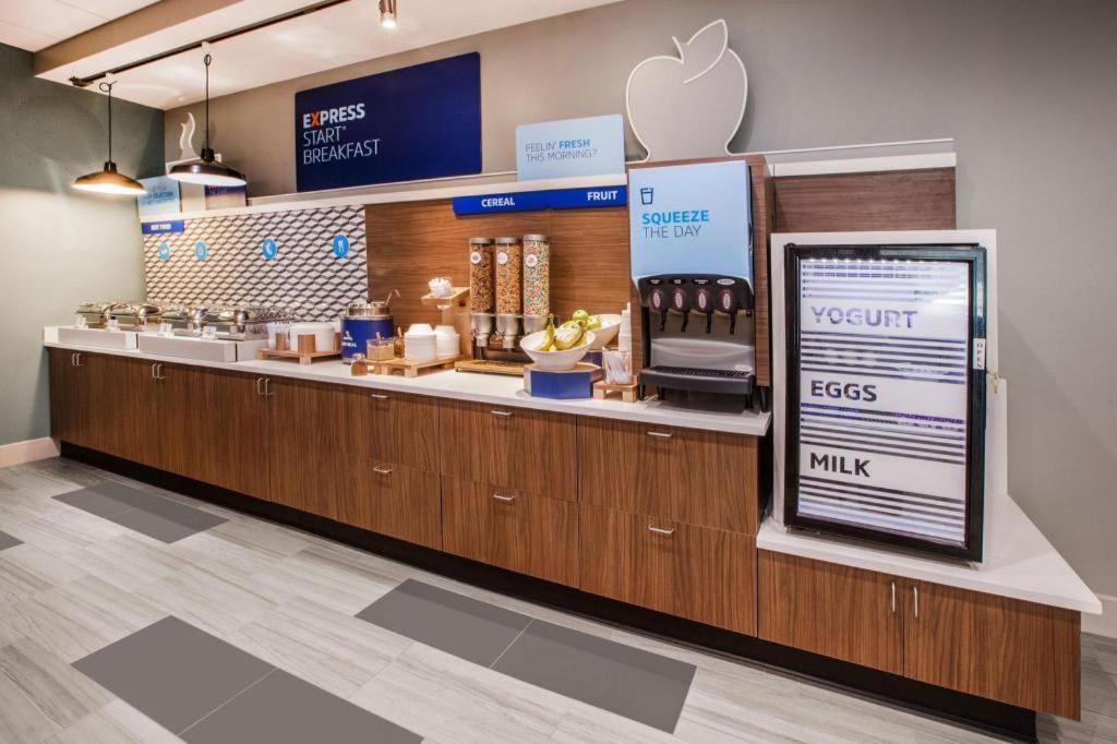 Holiday Inn Express Toronto East - Scarborough By Ihg Buitenkant foto