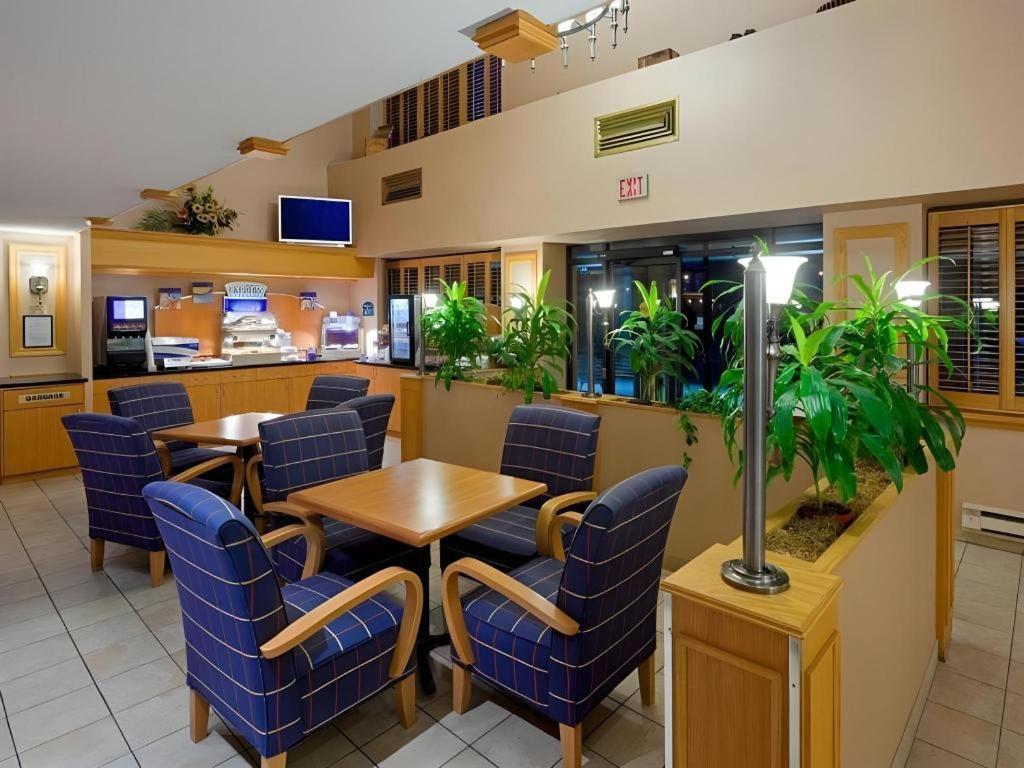 Holiday Inn Express Toronto East - Scarborough By Ihg Buitenkant foto