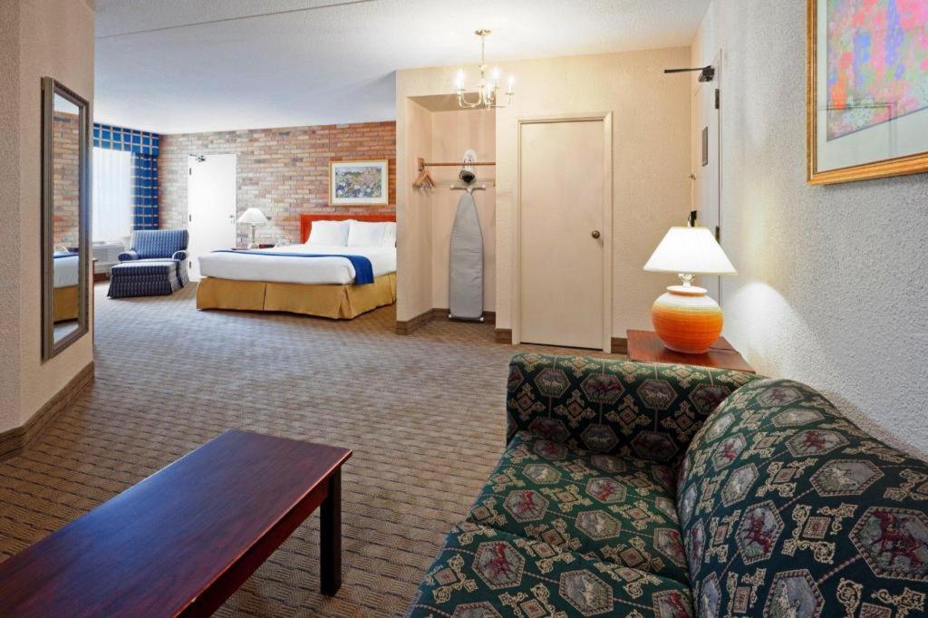 Holiday Inn Express Toronto East - Scarborough By Ihg Buitenkant foto