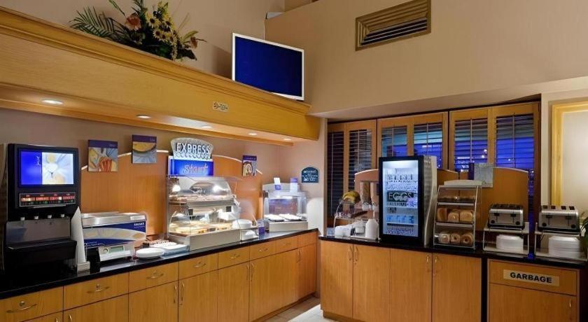 Holiday Inn Express Toronto East - Scarborough By Ihg Buitenkant foto