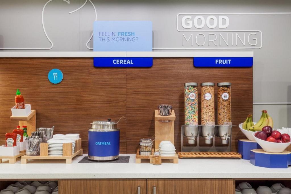 Holiday Inn Express Toronto East - Scarborough By Ihg Buitenkant foto